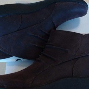 Clarks Cloudsteppers Sillian Sway Ladies Ankle Boots, Womens Aubergine 6M US